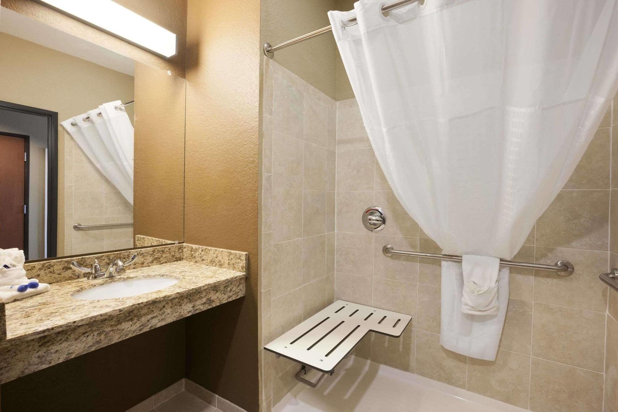 Microtel Inn & Suites Cotulla Eksteriør bilde